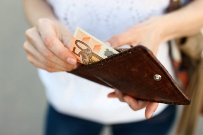 Slováci zarábajú viac, priemerná nominálna mesačná mzda dosiahla vyše 1000 eur