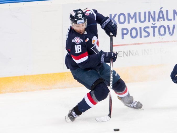 Bývalý najlepší strelec NHL a hráč Slovana Bratislava Cheechoo ukončil kariéru