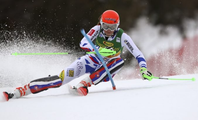 Aktualizované: Petra Vlhová nedokončila prvé kolo obrovského slalomu v Ofterschwangu