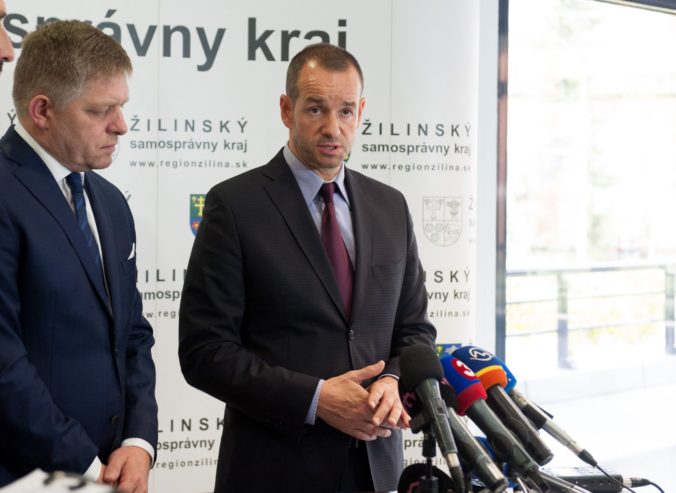 Vláda je absolútne stabilná, tvrdí tajomník ministerstva dopravy Viktor Stromček