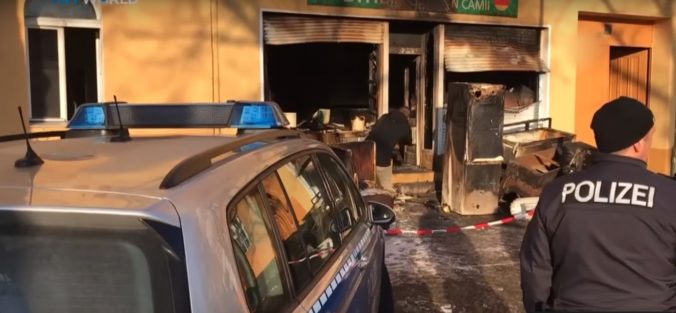 Video: Požiar mešity v Berlíne vyšetruje polícia ako podpaľačstvo, uvažujú o politickom motíve