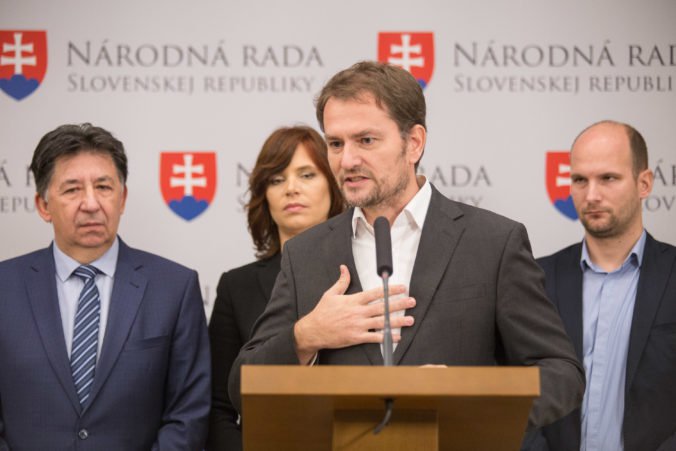 Video: Odchod Kaliňáka podľa SaS i OĽANO nestačí, žiadajú odstúpenie premiéra Fica