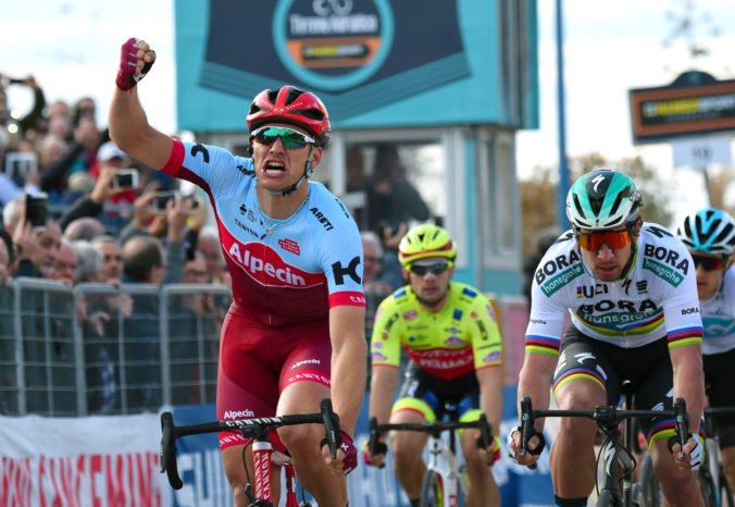 Video: Saganovi ušiel o pol bicykla triumf v 6. etape Tirreno-Adriatico, víťazom sa stal Kittel