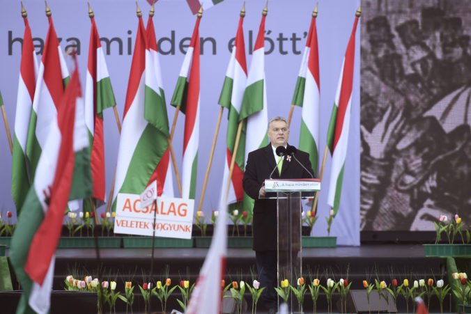 Európa sa vzdáva s rukami nad hlavou pred inváziou migrantov z Afriky, tvrdí Orbán