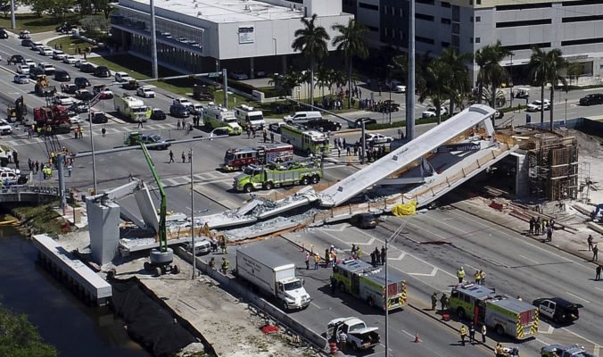 Video: Zrútenie nadchodu v Miami si vyžiadalo niekoľko mŕtvych, príčinu stále vyšetrujú