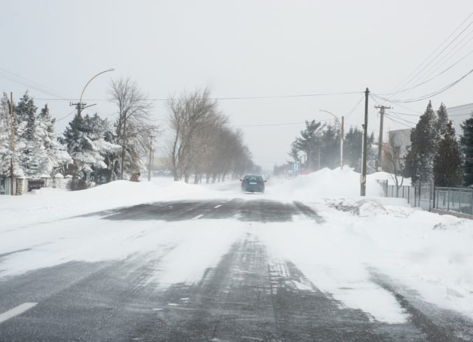 Pre východné Slovensko platí výstraha pred vetrom, Slovensko potrápia aj snehové záveje