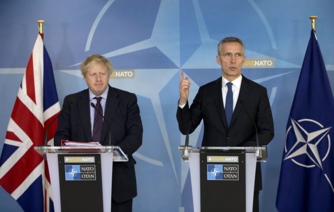 Rusko podľa NATO opovrhuje medzinárodným mierom a bezpečnosťou, Veľká Británia nie je osamotená