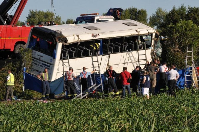 Foto: Vodič z tragickej nehody autobusu neďaleko Piešťan ide na šesť rokov do väzenia