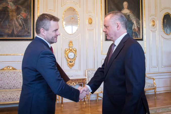 Online: Pellegrini doniesol Kiskovi nový návrh vlády, kandidáti na ministrov chodia do paláca