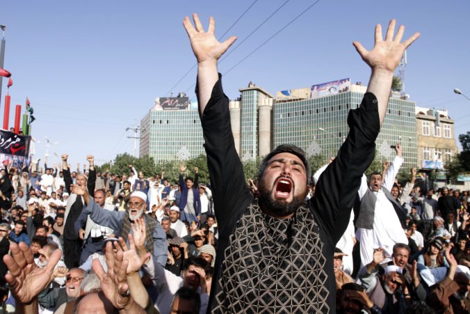 Samovražedný atentát počas osláv perzského Nového roku v Kábule si vyžiadal desiatky životov