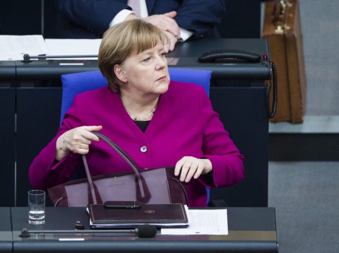 Nápor utečencov sa nebude opakovať, vyhlásila kancelárka Merkelová v nemeckom parlamente