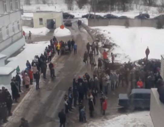 Z Volokolamsku budú evakuovať deti, desiatky z nich hospitalizovali pre otravu z toxickej skládky