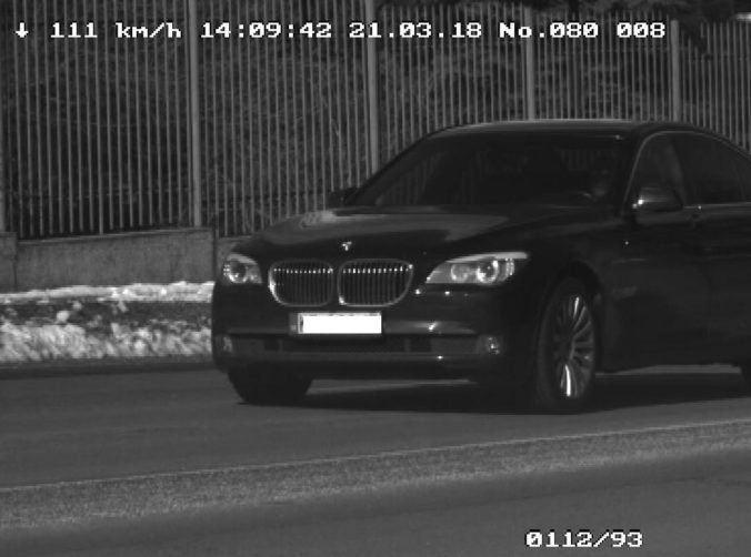 Foto: Vodič BMW uháňal cez mesto rýchlosťou 111 km/h, dostal pokutu 500 eur