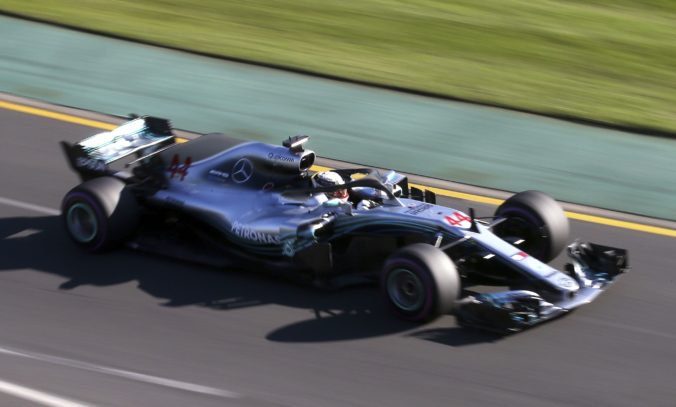 Lewis Hamilton ovládol oba úvodné tréningy na Veľkú cenu Austrálie