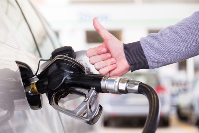 Ceny benzínov a motorovej nafty na Slovensku klesli už druhý týždeň po sebe
