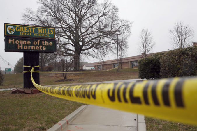 Streľba na strednej škole v USA má ďalšiu obeť, tínedžerka zomrela v nemocnici