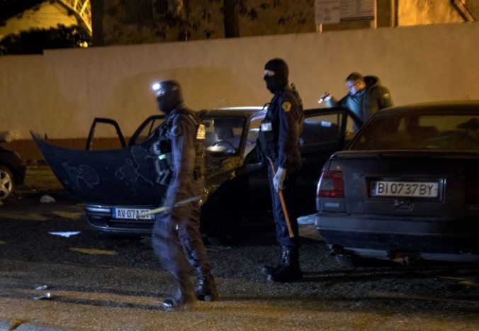 Dráma vo Francúzsku má ďalšiu obeť. Zomrel policajt, ktorý sa vymenil za rukojemníčku
