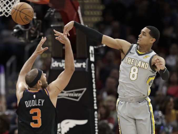 Video: Golden State opäť prišlo o Curryho, Cleveland si zaistil play-off