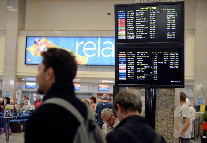 Stovka cestujúcich uviazla na letisku v Stuttgarte, let zrušili pre opitého kopilota