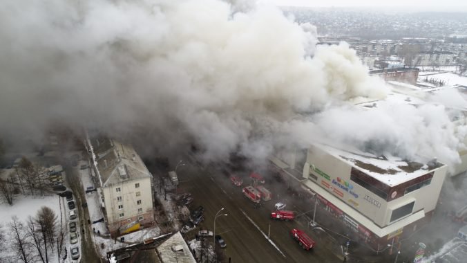 Video: Nákupné centrum v Kemerove zachvátil požiar, zahynulo päť ľudí (aktualizované)