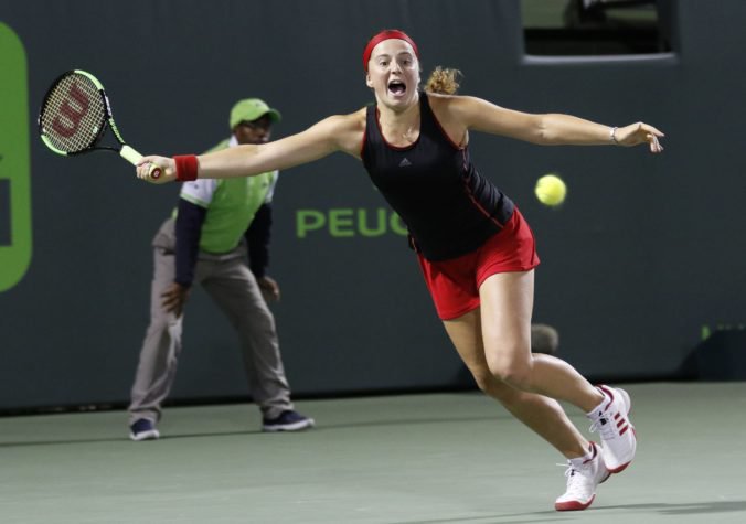 Video: Venus v Miami podľahla Collinsovej, v semifinále je vďaka víťazným tajbrejkom aj Ostapenková