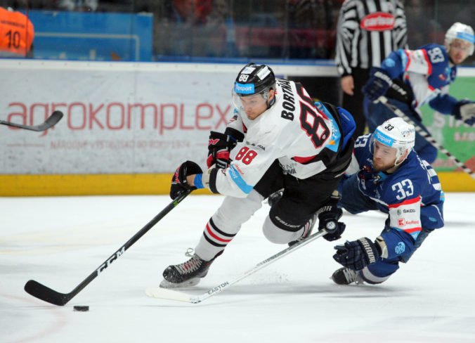Banská Bystrica v prvom zápase semifinále tesne zvíťazila na ľade Nitry