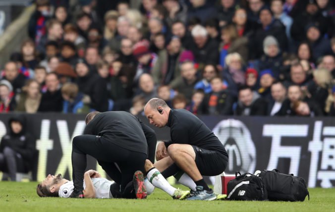 Hráč FC Liverpool Adam Lallana sa zranil na zápase, jeho účasť na ME v Rusku je ohrozená