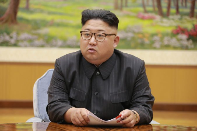 Kim Čong-un bol na koncerte juhokórejských spevákov, umelci vystúpili v krajine po 13 rokoch