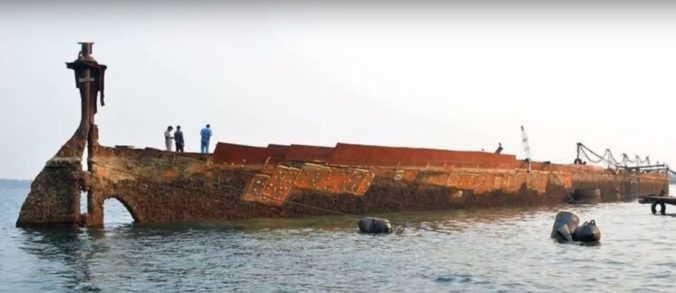 Video: Britskú obchodnú loď potopil japonský nálet, námorníci ju po 76 rokoch vytiahli z mora