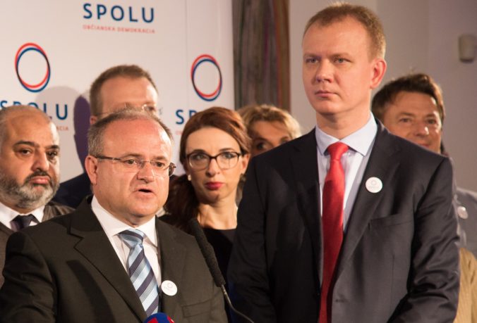Strana SPOLU chce obmedziť oligarchiu a žiada pripomienky k programu Rekonštrukcie štátu