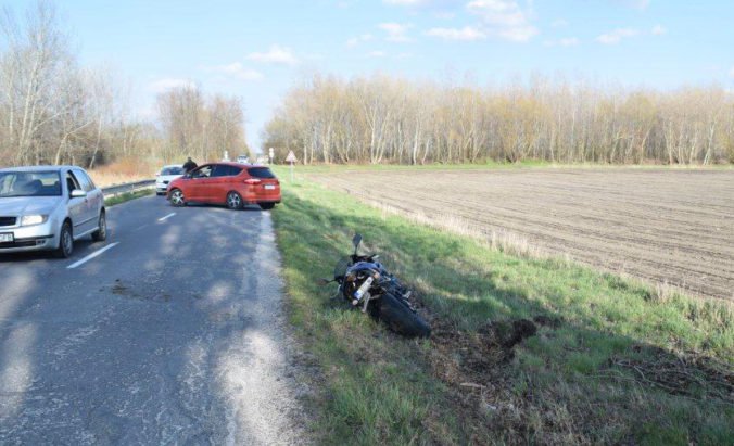 Foto: Opitý motorkár z Veľkého Medera havaroval na Veľkonočný pondelok, polícia ho už obvinila