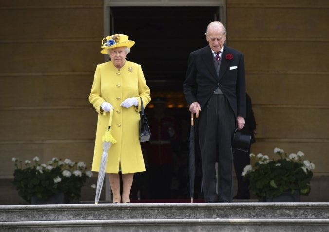 Manžela kráľovnej Alžbety čaká operácia, princ Phillip vynechal pre bolesť niekoľko podujatí