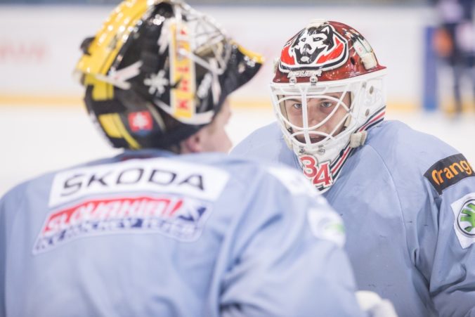 Slováci nastúpia proti Švédom s mladou brankárskou dvojicou, Godla verí štýlu trénera Ramsayho