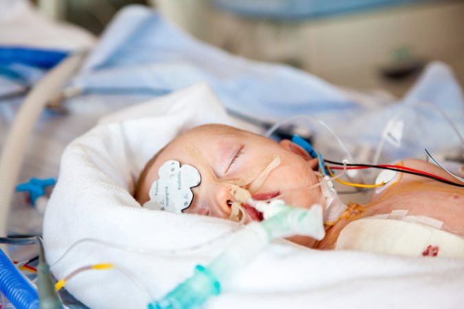 Malé dieťa zomrelo v Rimavskej Sobote na meningokokovú infekciu, lekári však hlásia ďalší prípad
