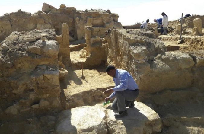 Foto: Archeológovia objavili v Egypte pozostatok starobylého chrámu