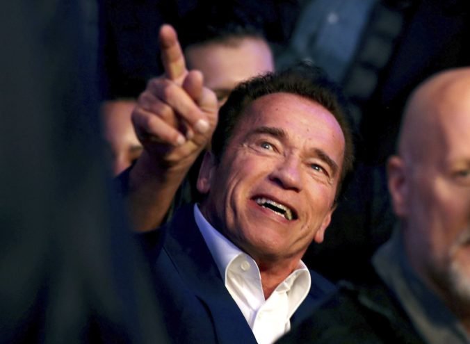 Schwarzeneggera po operácii prepustili z nemocnice a cíti sa výborne