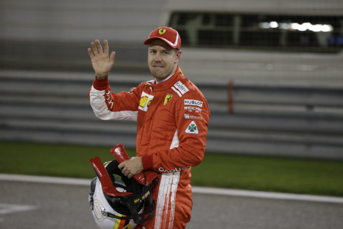 Vettel víťazom kvalifikácie na Veľkej cene Bahrajnu, Räikkonen skončil tesne za ním