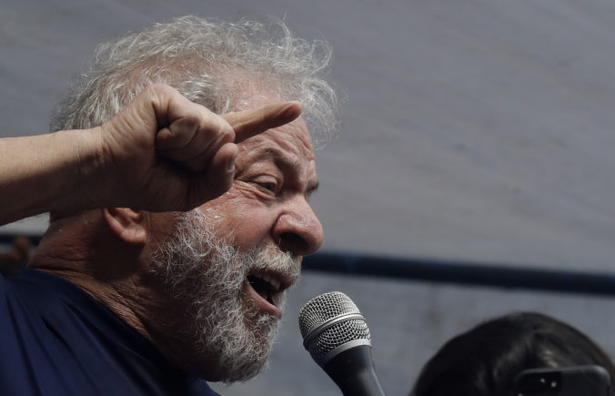 Bývalý brazílsky prezident vyhlásil, že sa vydá do rúk polície