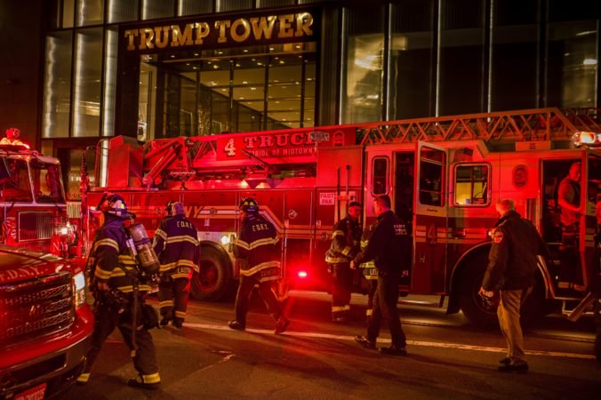 V mrakodrape Trump Tower horelo, zasahovali stovky hasičov a zahynul obchodník s umením