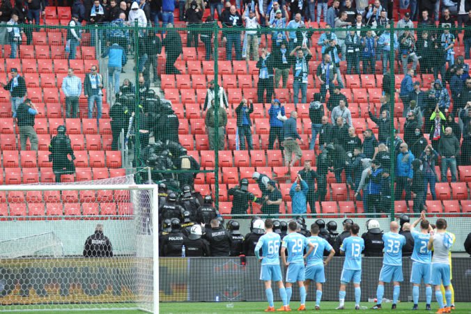 O poriadok počas derby Trnava – Slovan sa starali stovky policajtov