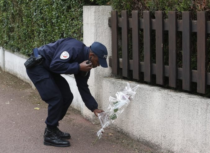 Francúzske úrady zadržali podozrivých z vraždy policajta, jedna z nich mu je údajne kolegyňou
