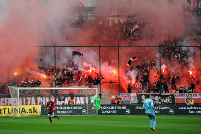 Derby medzi Trnavou a Slovanom má dohru, vedenie „belasých“ podalo sťažnosť na výkon rozhodcov