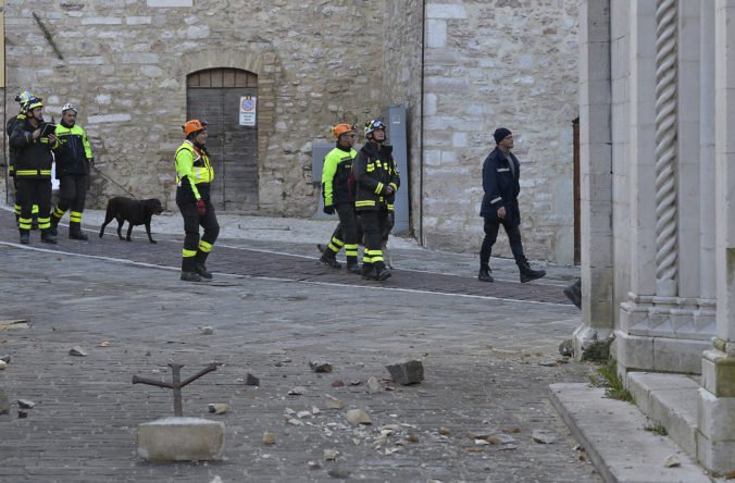 Taliansko zasiahlo na úsvite zemetrasenie, školy aj železnica zostávajú zatvorené