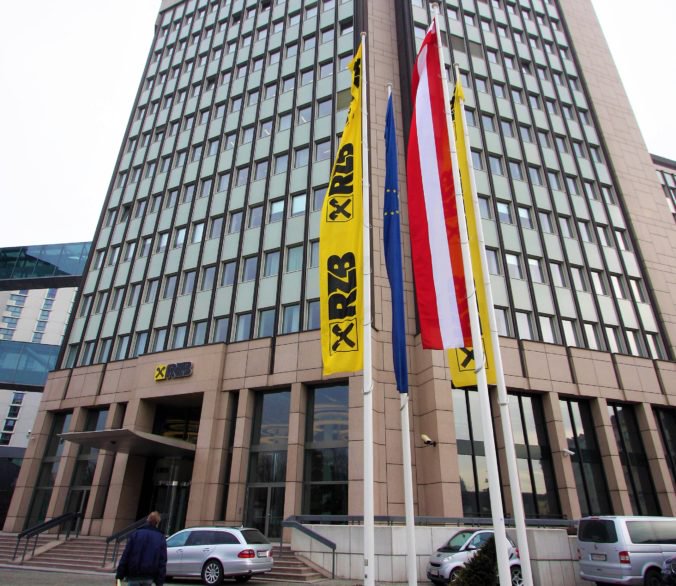 Raiffeisenbank International predala poľskú dcéru, portfólio devízových úverov si však nechala