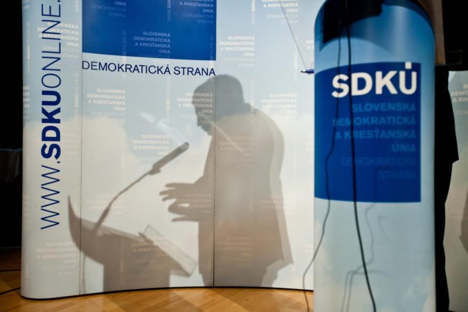 Európski ľudovci zo svojich radov vylúčili SDKÚ-DS, neplatila členské príspevky a prakticky neexistuje