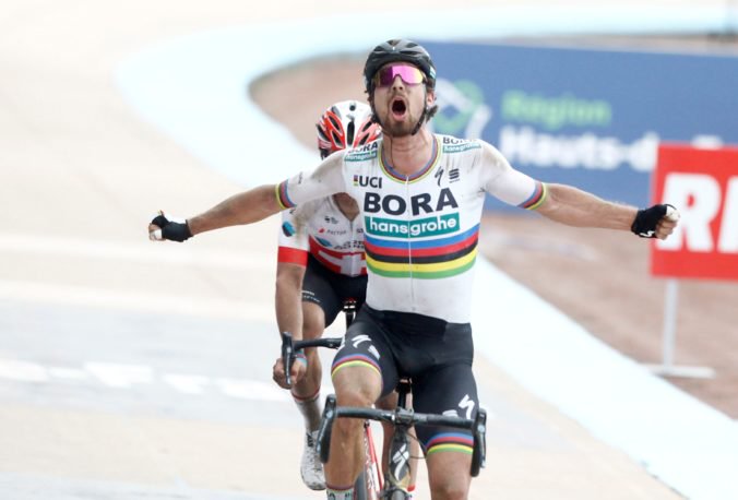Sagan aj Dillier dostali pokutu za „neoprávnené doplnenie paliva“ počas pretekov Paríž-Roubaix
