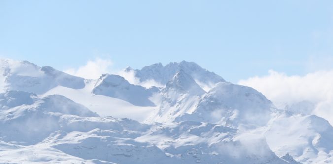 Nemecký miliardár sa nevrátil z lyžovačky v Alpách, pátrajú po ňom švajčiarske aj talianske úrady