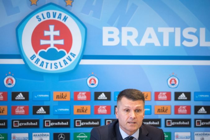 Športový riaditeľ Slovana Trutz dostal pokutu za návštevu kabíny rozhodcov počas zápasu DAC – Spartak