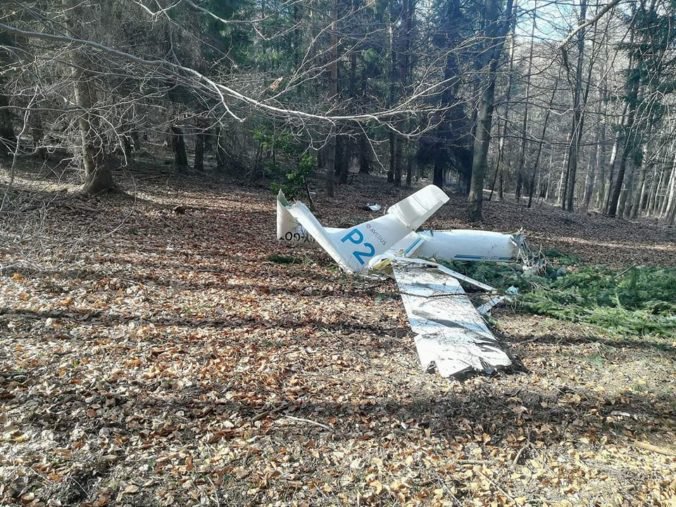 Počas medzinárodnej súťaže v Žiline došlo k havárii bezmotorových vetroňov, pilotmi sú cudzinci