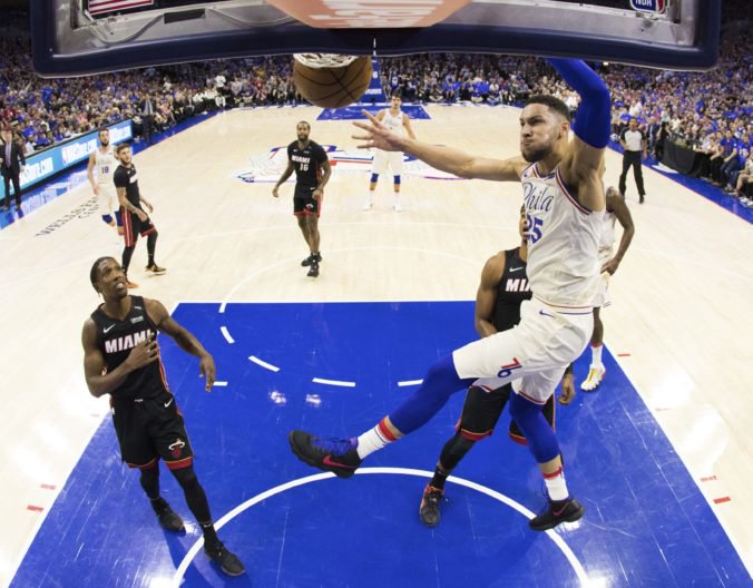 Video: Golden State, New Orleans, Toronto a Philadelphia vstúpili víťazne do play-off NBA